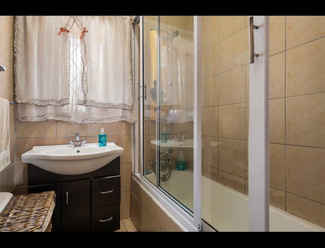 3 BEDROOM FREEHOLD FOR SALE IN ROSEACRE